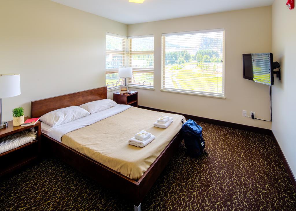 Hostel Hi - *